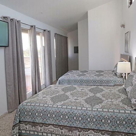 Itza-Bella Suites Isabela Luaran gambar