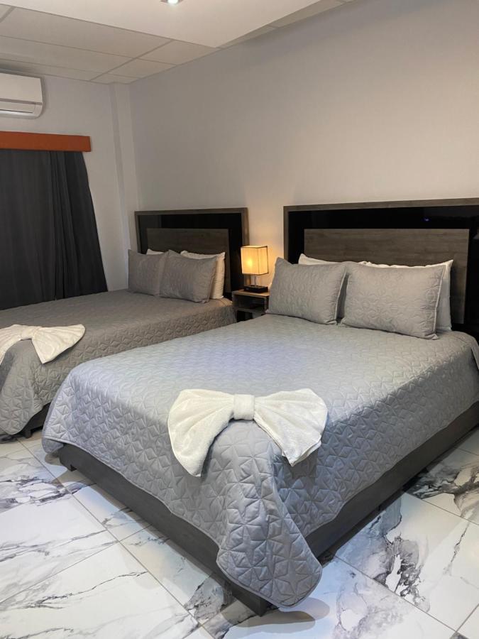 Itza-Bella Suites Isabela Luaran gambar