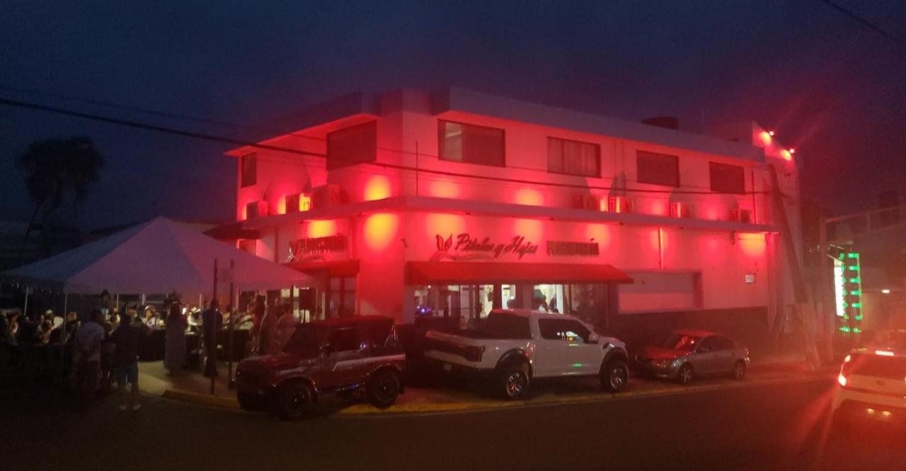 Itza-Bella Suites Isabela Luaran gambar