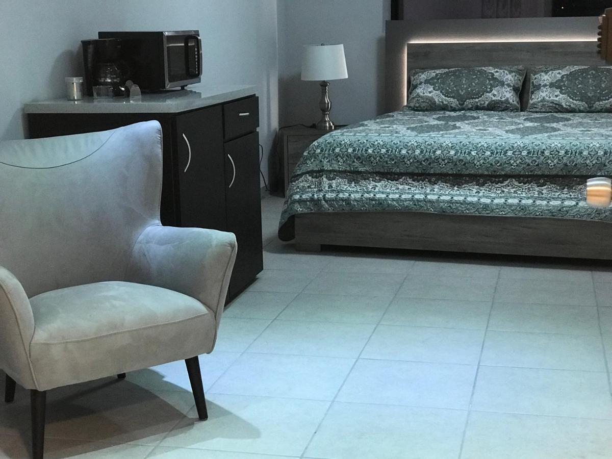 Itza-Bella Suites Isabela Luaran gambar